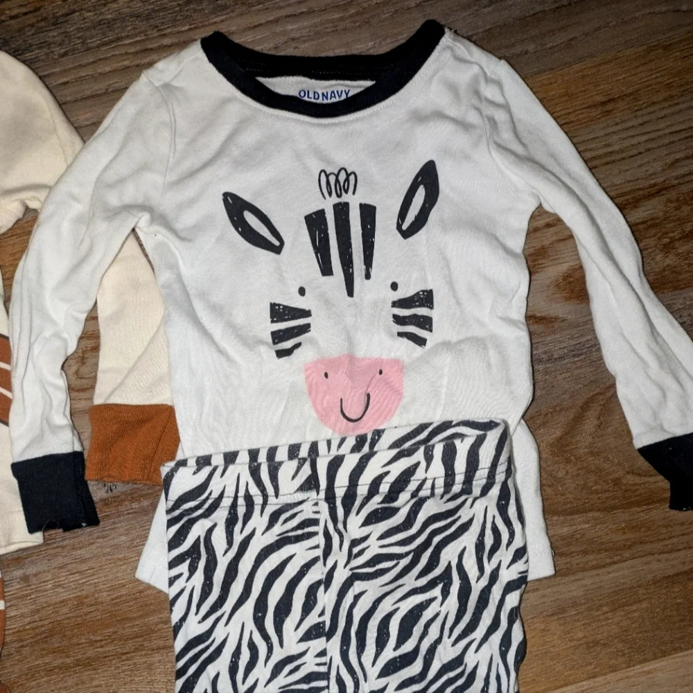 Old Navy Animal‎ Pajamas Giraffe Zebra Long Sleeve 2T Set Of 2